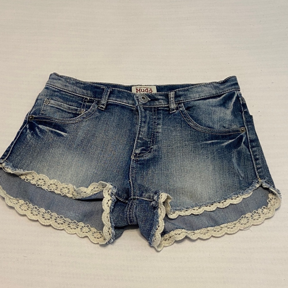 Mudd Y2K Juniors high-waist denim shorts with lace trim Size 9 x 3” Retro Y2K
